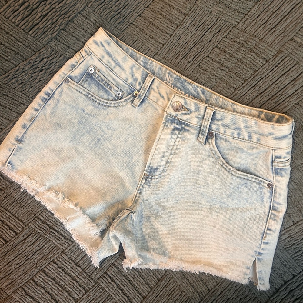 No Boundaries Light Wash Jean Shorts